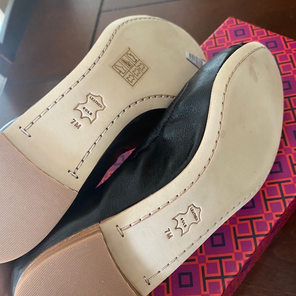 Tory Burch Minnie Logo Medallion - Picture 6 of 7